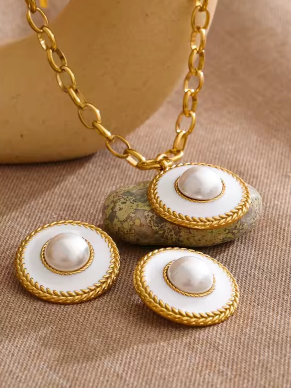 Golden Pearl Medallion Luxury Jewelry Set - Picture 7 of 13